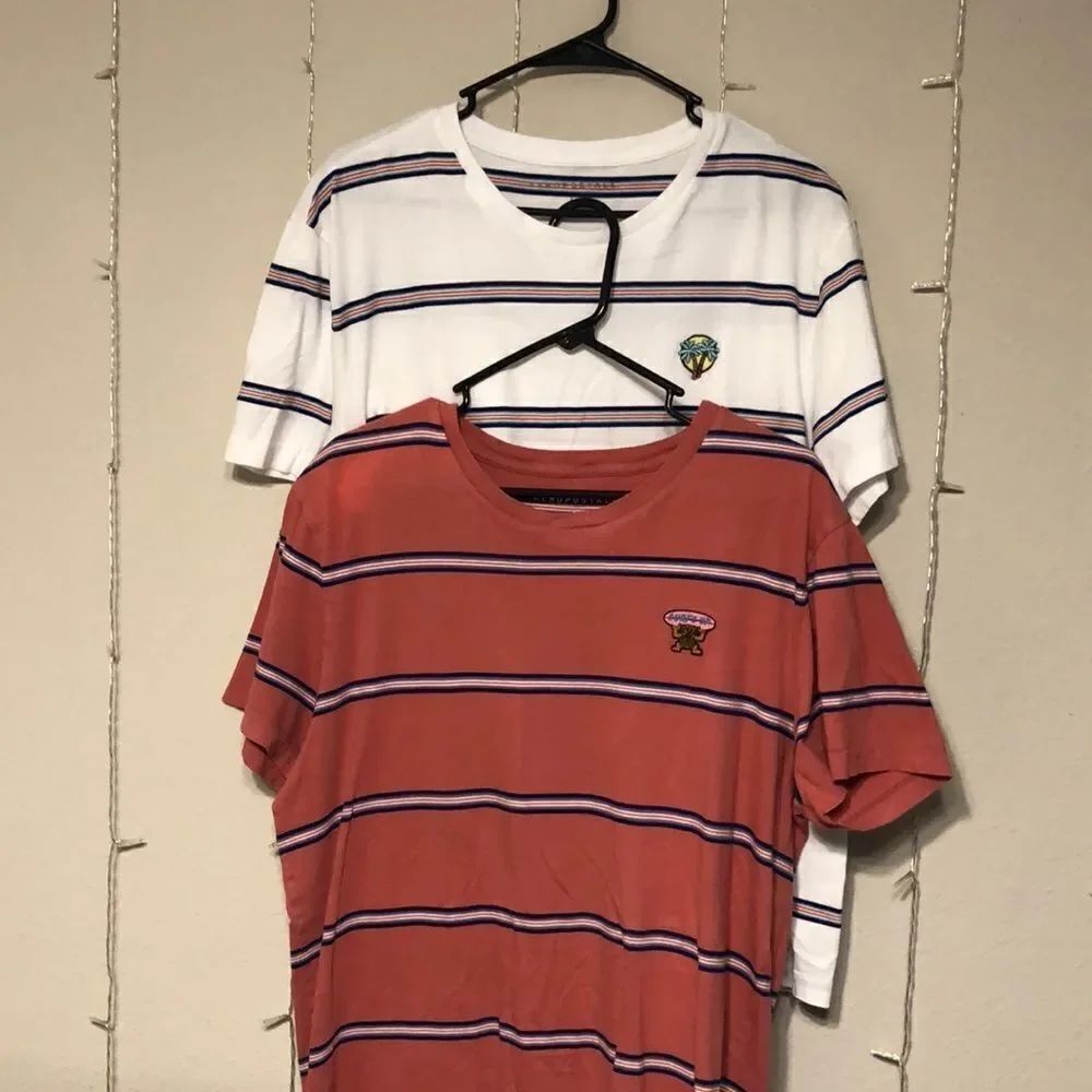 2 Aeropostale Men’s Striped T-shirts w/ Patches